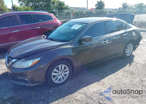 2017 Nissan Altima 2.5 S z USA, uszkodzony, nr VIN 1N4AL3AP0HC136556